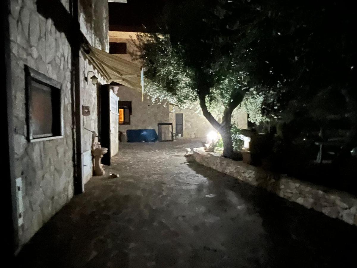 Case Vacanza E Camere In Villa Isabella Con Parcheggio Custodito E Wifi Gioia Del Colle Exterior photo
