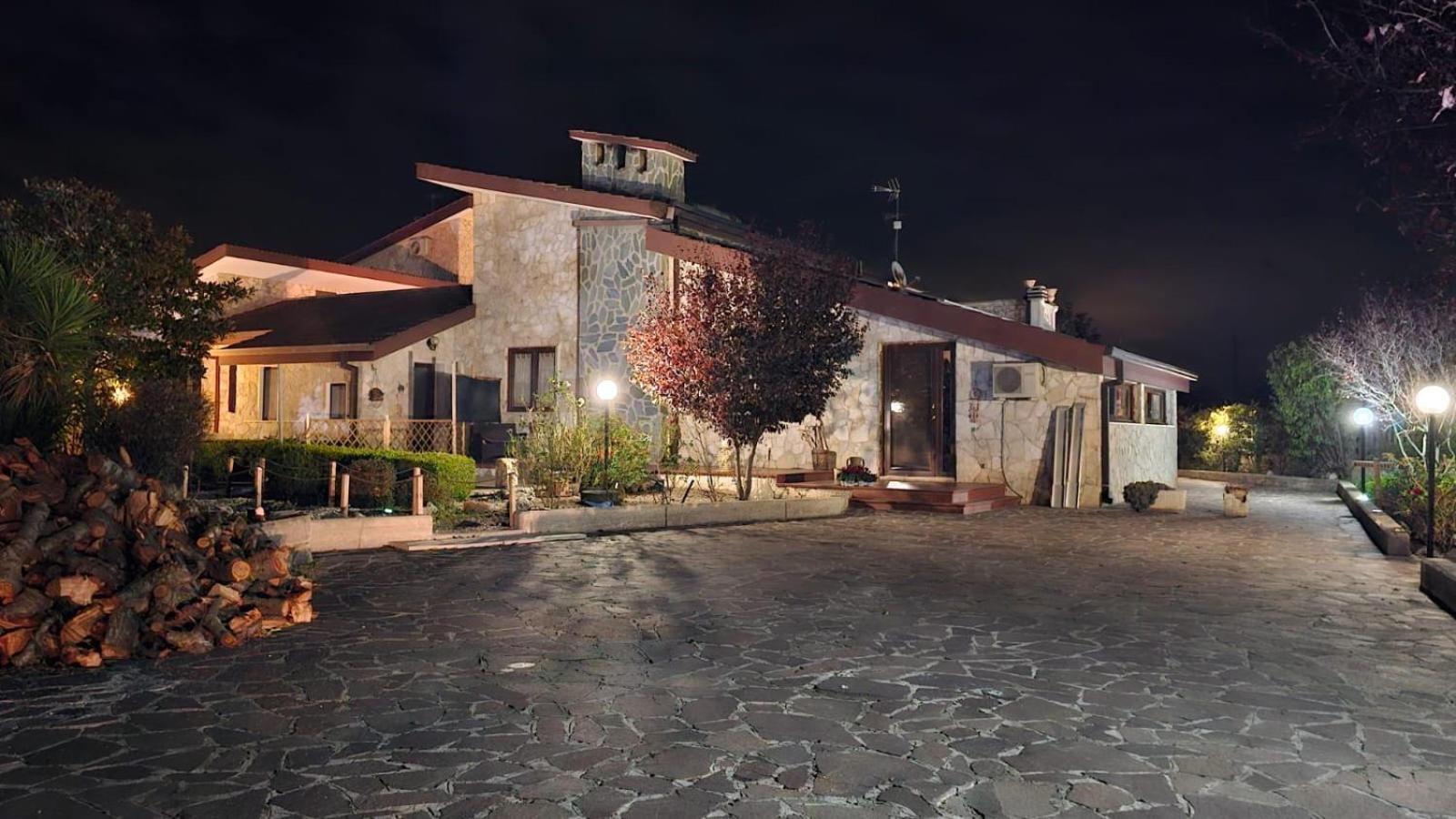 Case Vacanza E Camere In Villa Isabella Con Parcheggio Custodito E Wifi Gioia Del Colle Exterior photo
